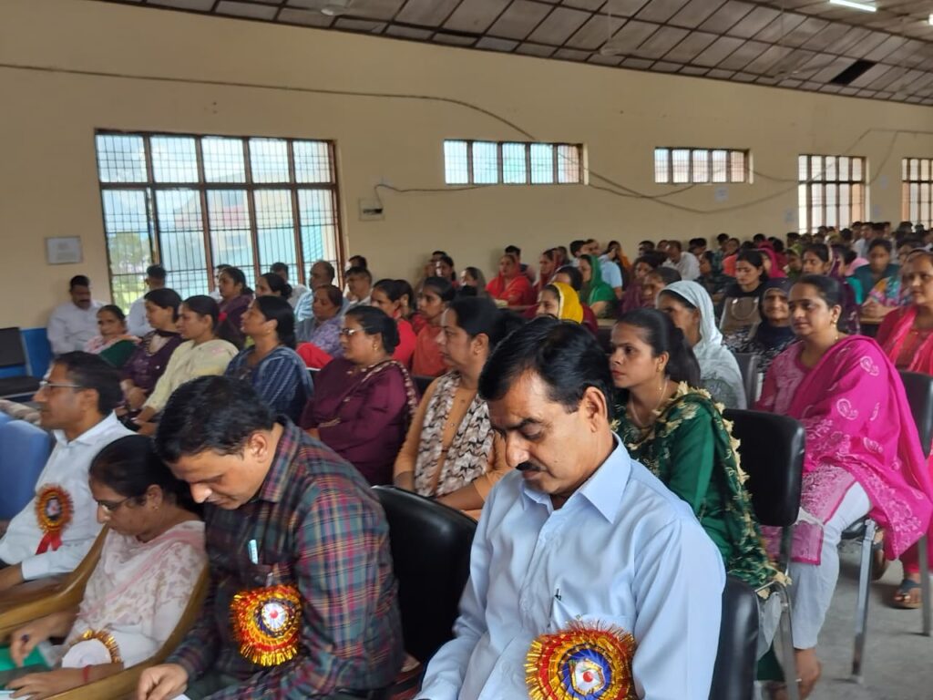 सुजानपुरगणपति बप्पा मोरया के साथ गणेश चतुर्थी के अवसर पर मूर्ति स्थापित की 3 WhatsApp Image 2025 08 30 at 1.57.57 PM