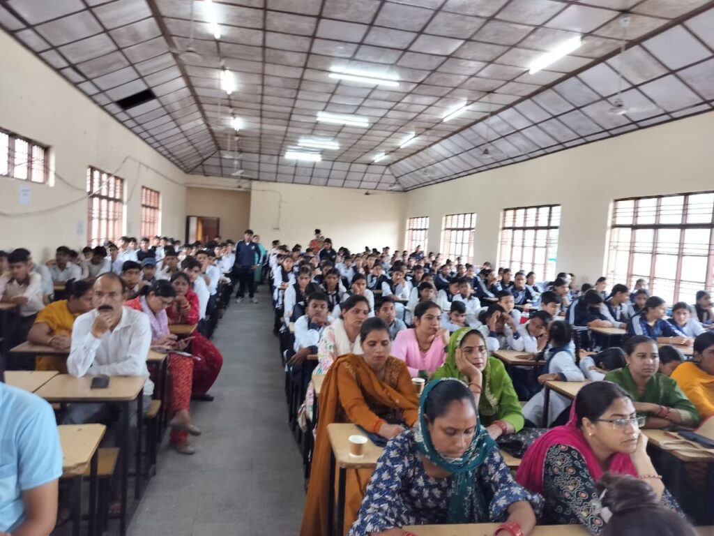 सुजानपुरगणपति बप्पा मोरया के साथ गणेश चतुर्थी के अवसर पर मूर्ति स्थापित की 2 WhatsApp Image 2025 08 30 at 1.57.58 PM
