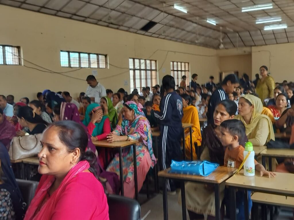 सुजानपुरगणपति बप्पा मोरया के साथ गणेश चतुर्थी के अवसर पर मूर्ति स्थापित की 5 WhatsApp Image 2025 08 30 at 1.57.59 PM 1