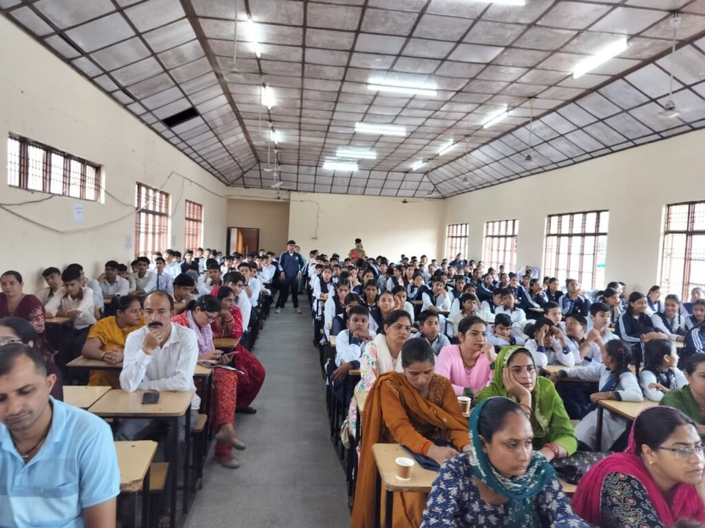 सुजानपुरगणपति बप्पा मोरया के साथ गणेश चतुर्थी के अवसर पर मूर्ति स्थापित की 1 WhatsApp Image 2025 08 30 at 1.57.59 PM